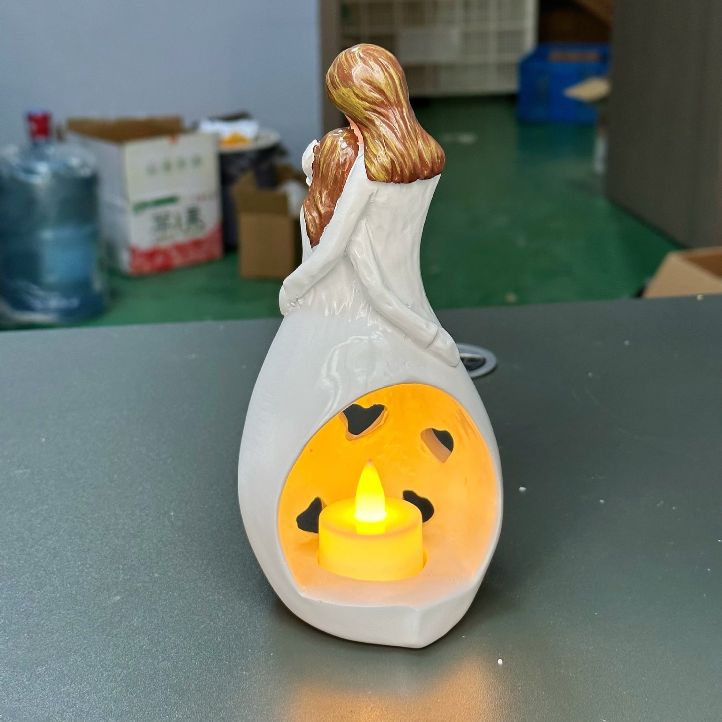 Hug candlesticks LED luminous family love mother and daughter Mother's Day resin home decoration hundreds of pieces festival